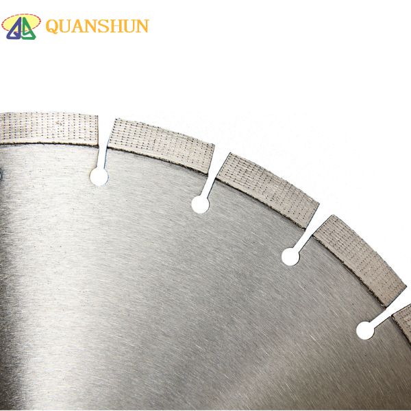 Diamond saw blade for reinforced concrete